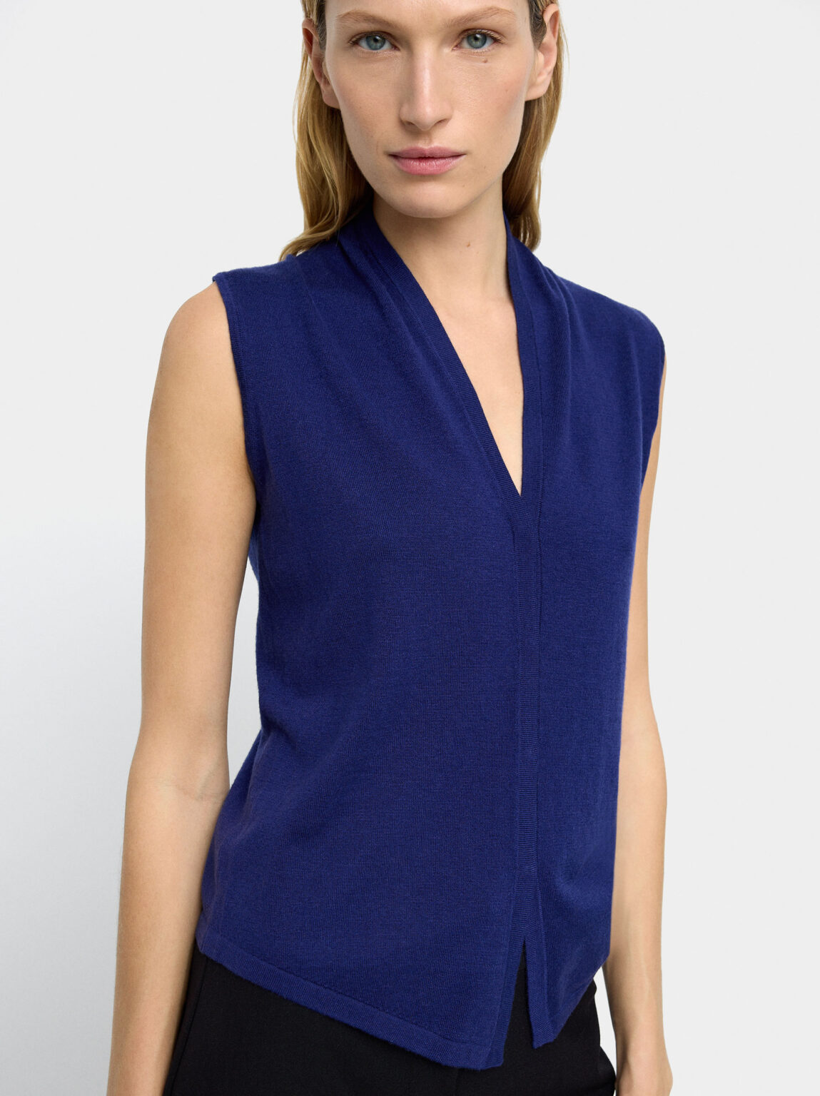 Wool-Blend V-Neck Pointed-Hem Knit Vest – Blue