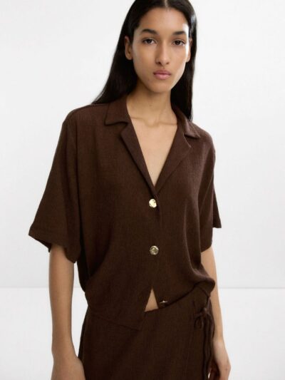 Textured Short-Sleeve Shirt in Warm Brown